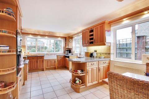 4 bedroom detached house for sale, Main Road, Longfield Hill, Longfield, Kent, DA3