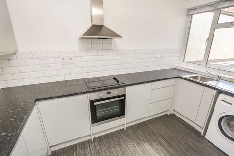 3 bedroom maisonette to rent, Packhorse Road, Gerrards Cross SL9