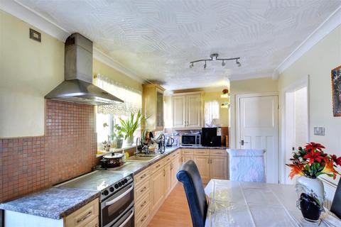3 bedroom semi-detached house for sale, Frinton Road, Nottingham