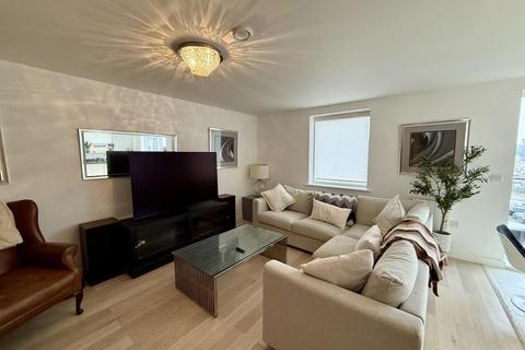 2 bedroom flat to rent, Dorchester Mansions,  Bracknell,  RG12