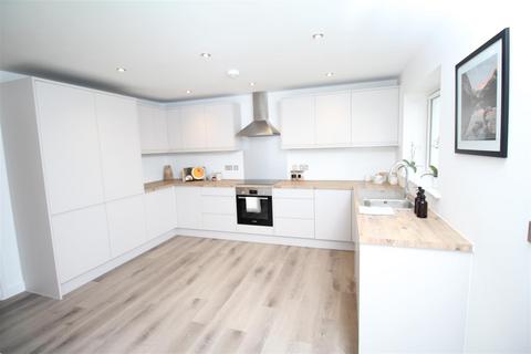 3 bedroom semi-detached house to rent, Maude Close, New Romney TN28