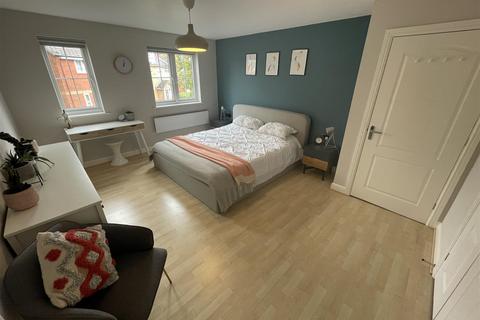 2 bedroom flat to rent, Chelsfield Grove, Manchester