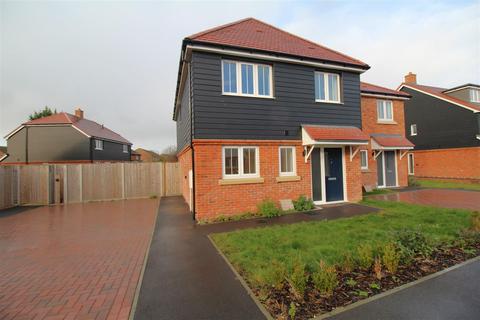 3 bedroom house to rent, Maude Close, New Romney TN28