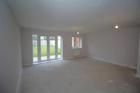 3 bedroom house to rent, Maude Close, New Romney TN28