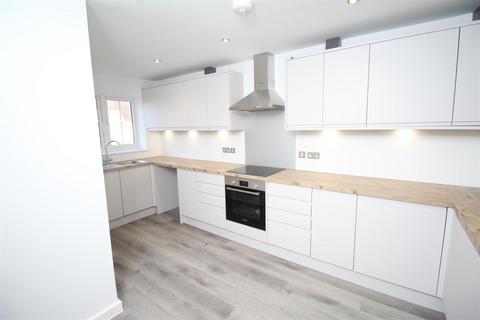 3 bedroom house to rent, Maude Close, New Romney TN28