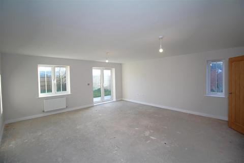 3 bedroom house to rent, Maude Close, New Romney TN28