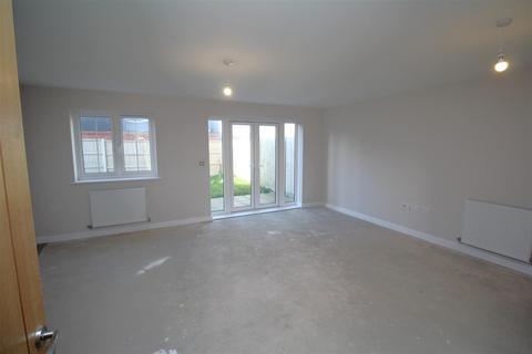 3 bedroom house to rent, Maude Close, New Romney TN28