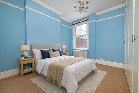2 bedroom apartment for sale, Queenstown Road, SW8