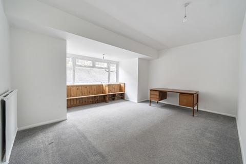 3 bedroom flat to rent, Lubbock Road Chislehurst BR7