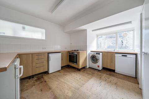 3 bedroom flat to rent, Lubbock Road Chislehurst BR7