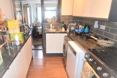 3 bedroom terraced house to rent, Netherfield Gardens, IG11 9TN