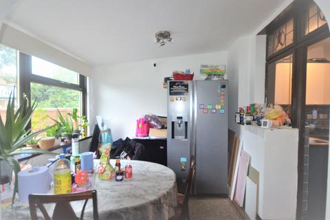 3 bedroom terraced house to rent, Netherfield Gardens, IG11 9TN