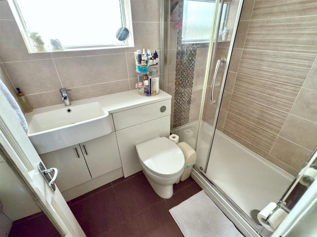 SHOWER ROOM 1 ST FLOOR.jpg