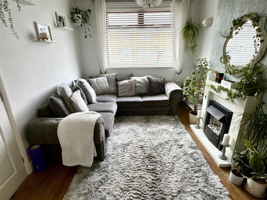 LIVING ROOM.jpg