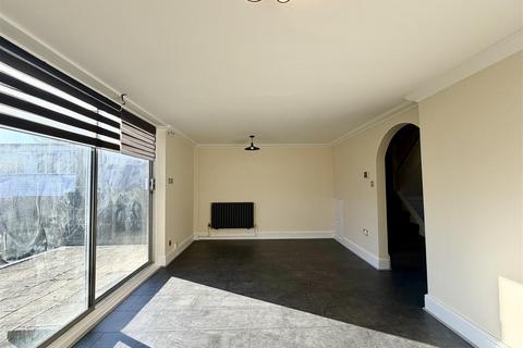 2 bedroom house to rent, Northbrooks, Harlow