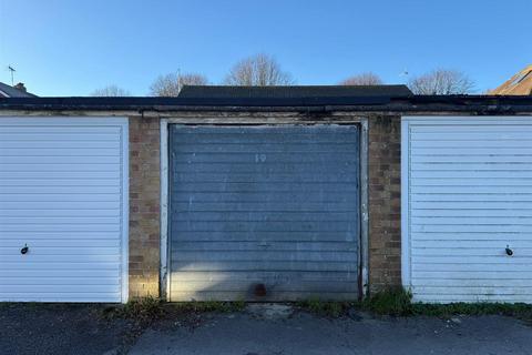 Garage to rent, Campbell Drive, Littlehampton BN16