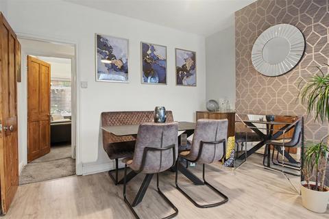 2 bedroom terraced house to rent, Drayton High Road, Norwich NR8