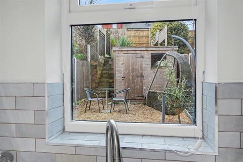 2 bedroom terraced house to rent, Drayton High Road, Norwich NR8