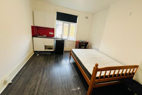 Studio to rent, 8 Kenton Road, Harrow HA1