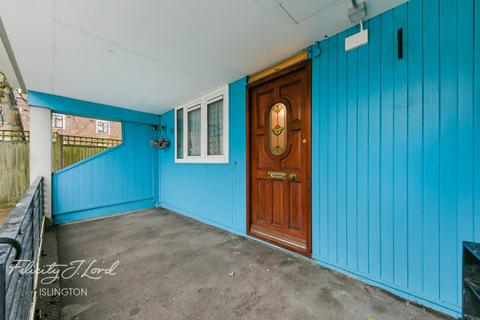 3 bedroom maisonette for sale, Six Acres Estate, London