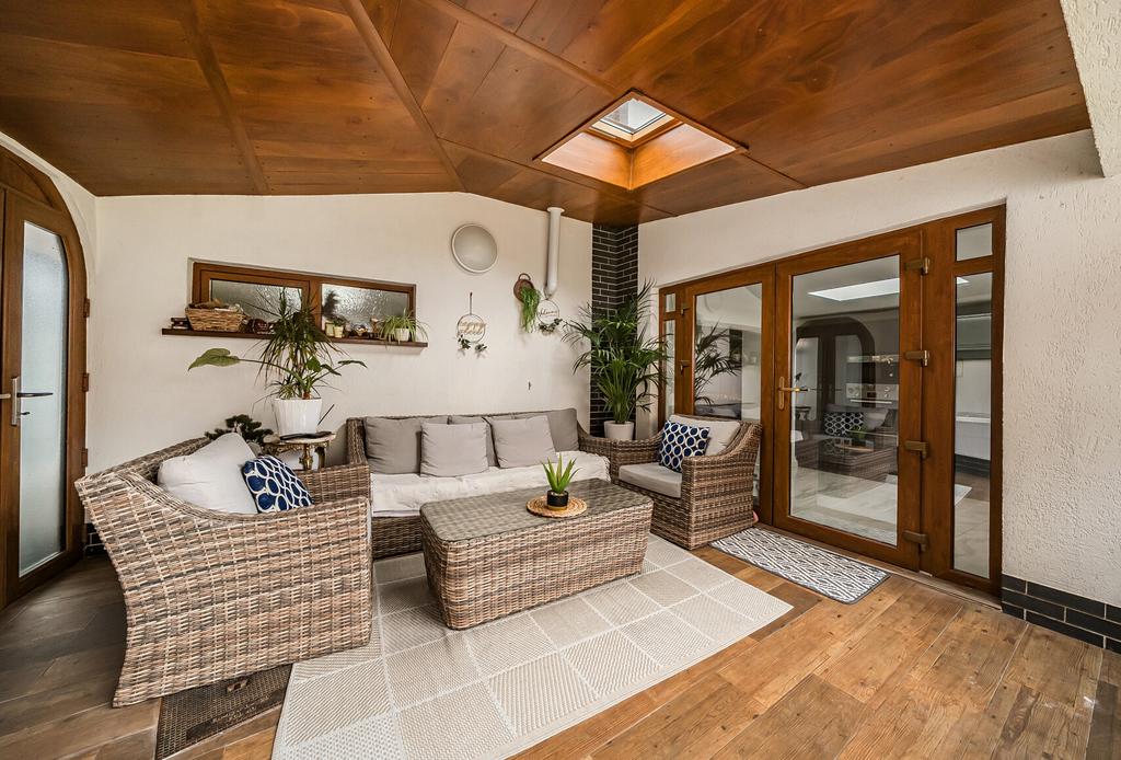 1386700-6-693ac16...