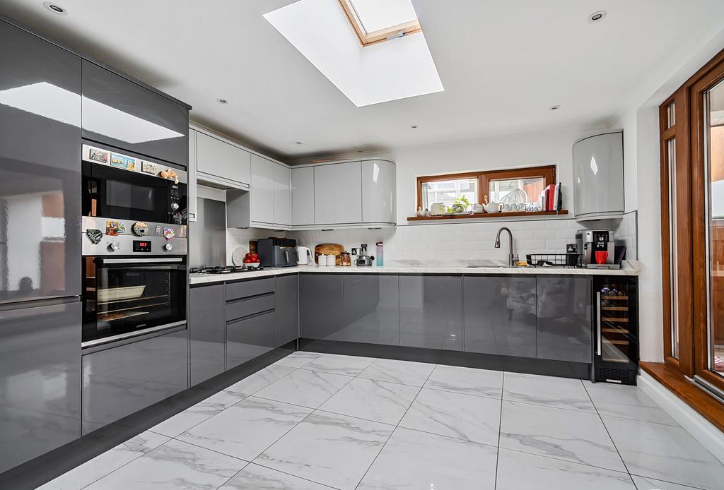 1386700-10-693ac2...