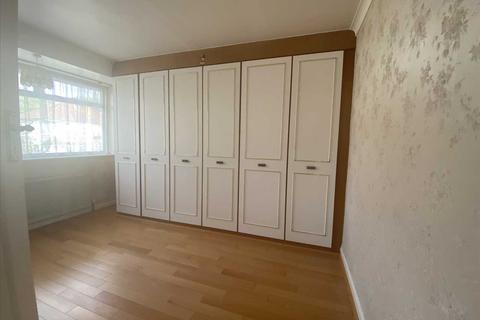 4 bedroom semi-detached house to rent, Bellamy Drive, Stanmore