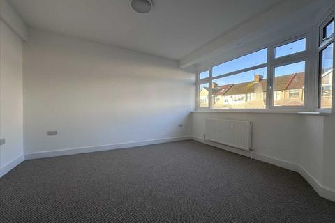 5 bedroom end of terrace house to rent, Denecroft Crescent, Hillingdon