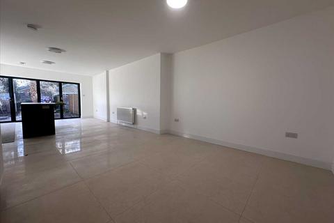 5 bedroom end of terrace house to rent, Denecroft Crescent, Hillingdon