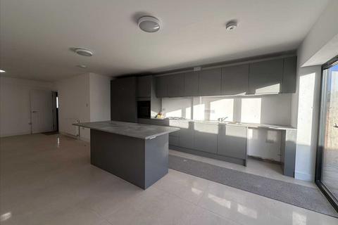 5 bedroom end of terrace house to rent, Denecroft Crescent, Hillingdon