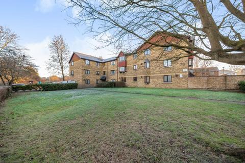 1 bedroom flat for sale, Maybury,  Woking,  GU22