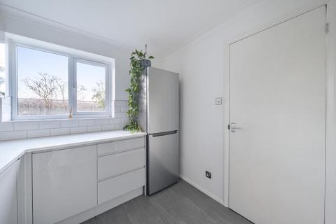 1 bedroom flat for sale, Maybury,  Woking,  GU22