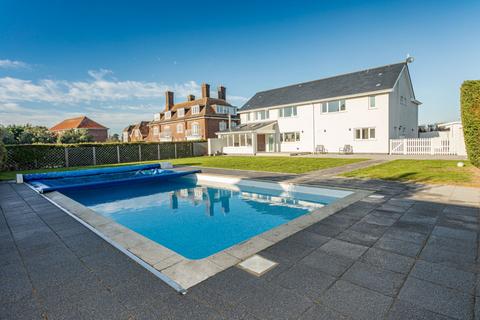 4 bedroom detached house for sale, Waldershare Avenue, Sandwich Bay, Sandwich, Kent, CT13
