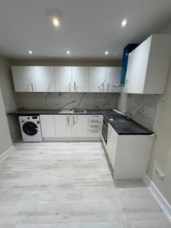 3 bedroom flat to rent, Melfort Road, Thornton Heath, CR7