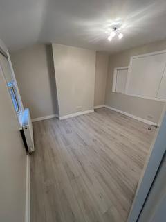 3 bedroom flat to rent, Melfort Road, Thornton Heath, CR7