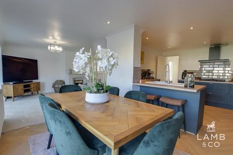 6 bedroom detached bungalow for sale, St. Johns Road, Clacton-On-Sea CO16