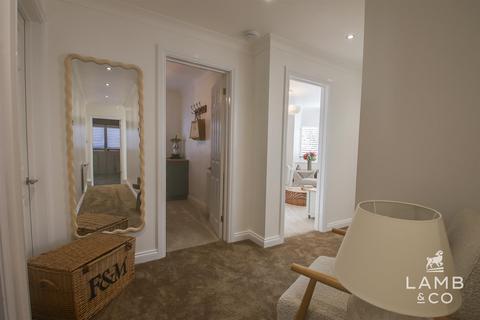 6 bedroom detached bungalow for sale, St. Johns Road, Clacton-On-Sea CO16