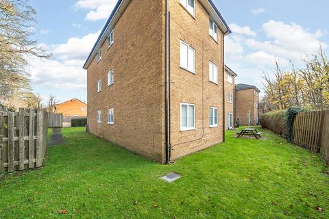 2 bedroom flat to rent, Tennyson Avenue, Houghton Regis LU5