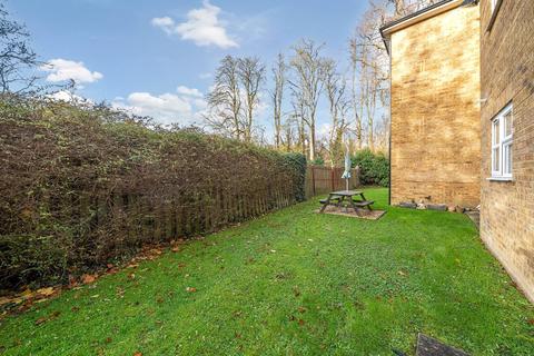 2 bedroom flat to rent, Tennyson Avenue, Houghton Regis LU5