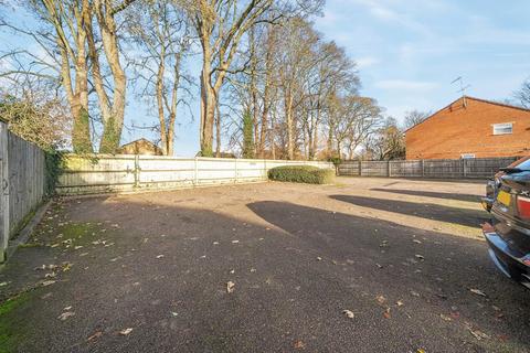 2 bedroom flat to rent, Tennyson Avenue, Houghton Regis LU5