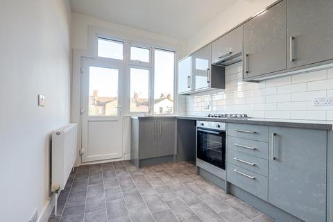 2 bedroom flat to rent, Victoria Road, Southend-on-sea, SS1