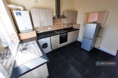2 bedroom terraced house to rent, Winifred Street, Eccles, Manchester, M30