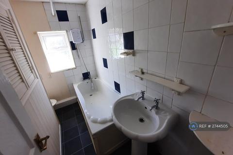 2 bedroom terraced house to rent, Winifred Street, Eccles, Manchester, M30