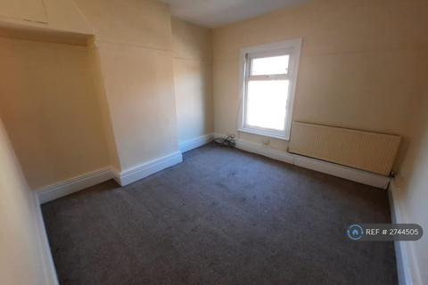 2 bedroom terraced house to rent, Winifred Street, Eccles, Manchester, M30