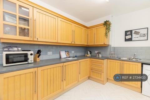 3 bedroom semi-detached house to rent, Heath End Road, Nuneaton, CV10