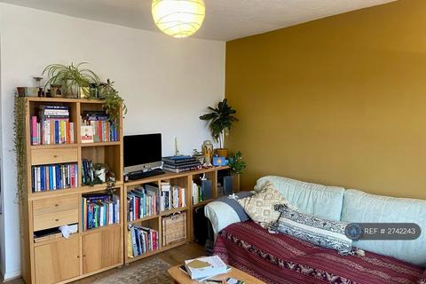 2 bedroom flat to rent, Limes Grove, London, SE13