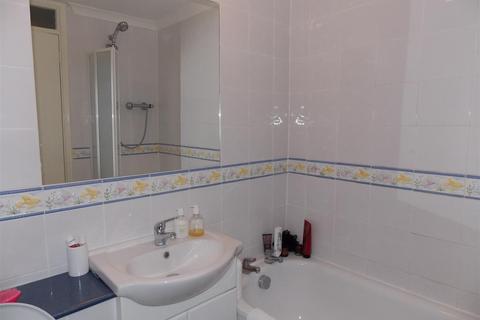 2 bedroom property for sale, Coldharbour Road, Northfleet DA11