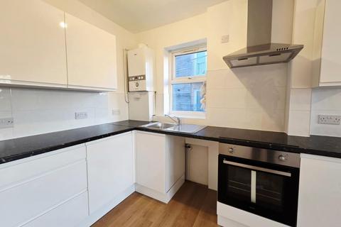 2 bedroom flat to rent, Croyland Road, London N9