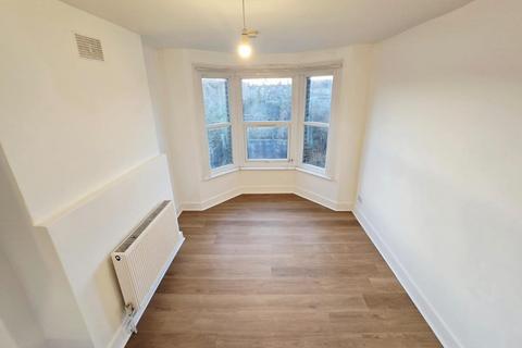 2 bedroom flat to rent, Croyland Road, London N9