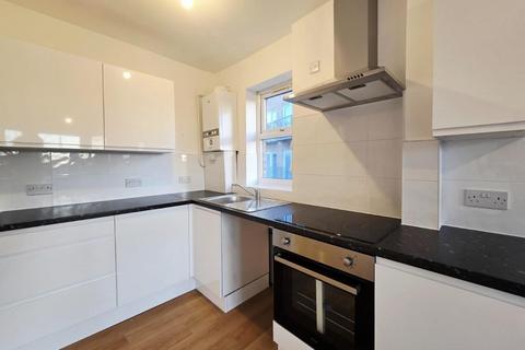 2 bedroom flat to rent, Croyland Road, London N9